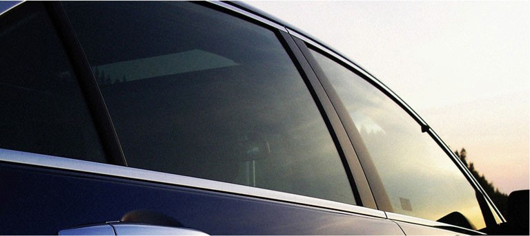Dán phim cách nhiệt cho kính xe ô tô: Không phải cứ tối là tốt ảnh 2