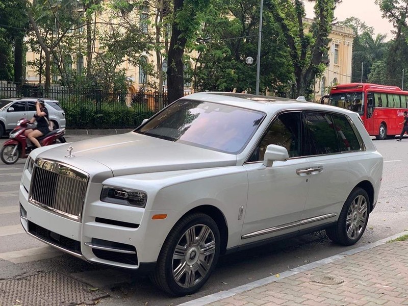  Rolls-Royce Cullinan bản tiêu chuẩn 7,4 tỷ ở Mỹ về Việt Nam đội giá tăng gấp 5-6 lần. 