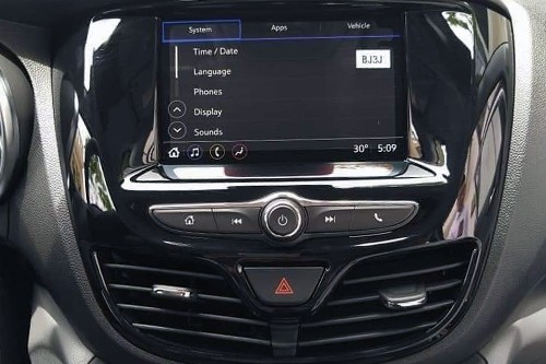 Xe lắp màn hình cảm ứng 7 inch cho hệ thống thông tin giải trí. Xe lắp màn hình cảm ứng 7 inch cho hệ thống thông tin giải trí.