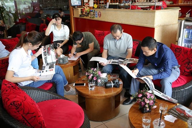 Khách hàng chen nhau lái thử xe VinFast Fadil ảnh 1 Khách hàng chen nhau lái thử xe VinFast Fadil - ảnh 1