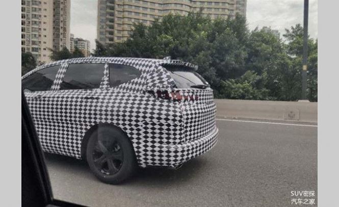 Đuôi xe mới có thể được chỉnh sửa với phần dưới nhô ra nhiều hơn. Ảnh: Headlightmag Đuôi xe mới có thể được chỉnh sửa với phần dưới nhô ra nhiều hơn. Ảnh: Headlightmag