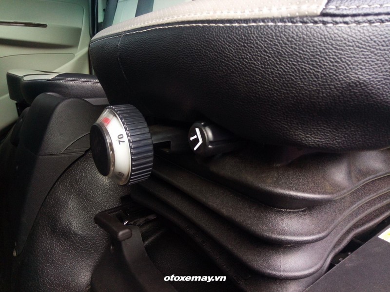 Khóa chỉnh lò xo nệm ghế tài, giúp người lái ngồi êm ái, giảm mệt mỏi khi chạy xe đường trường Khóa chỉnh lò xo nệm ghế tài, giúp người lái ngồi êm ái, giảm mệt mỏi khi chạy xe đường trường