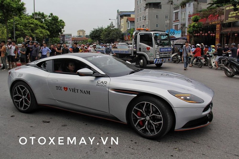 Aston Martin DB11 Aston Martin DB11