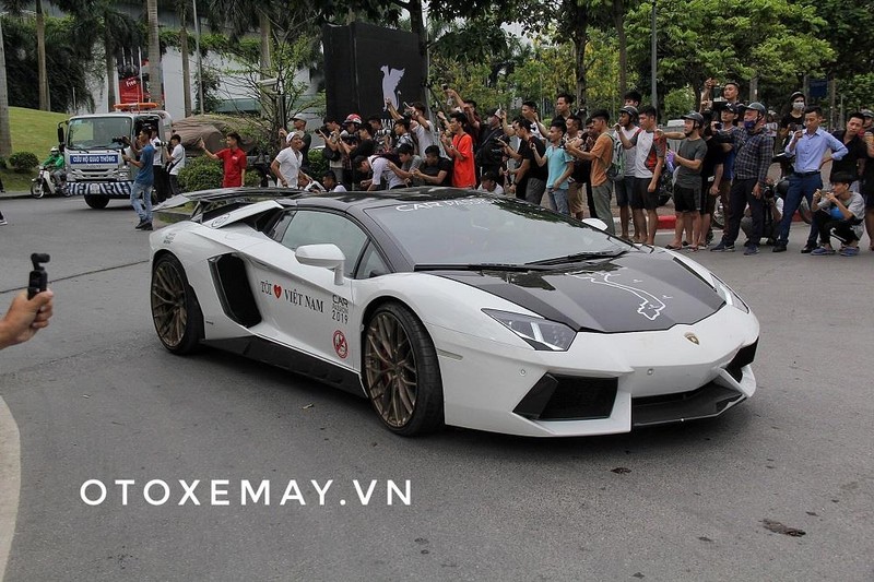 Lamborghini Aventador LP 700-4 Roadster độ bodykit gần nửa tỷ của một đại gia Hà Nội Lamborghini Aventador LP 700-4 Roadster độ bodykit gần nửa tỷ của một đại gia Hà Nội
