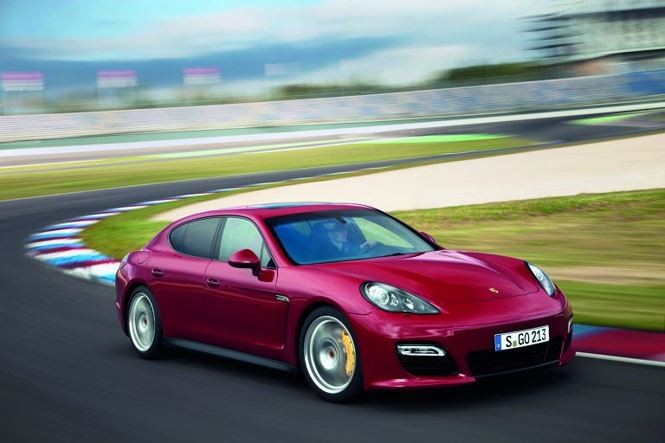 Xe thể thao Porsche Panamera cũng bị triệu hồi đợt này