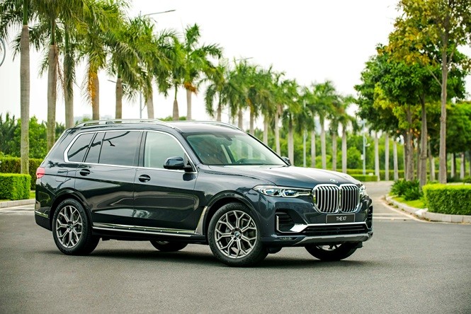 BMW X7 vừa được phân phối chính hãng ở Việt Nam.