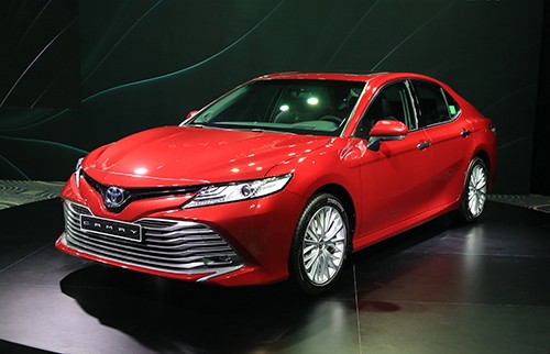 Toyota Camry nhập khẩu Thái Lan trong sự kiện ra mắt hôm 23/4 tại Vĩnh Phúc. Ảnh: Đức Huy Toyota Camry nhập khẩu Thái Lan trong sự kiện ra mắt hôm 23/4 tại Vĩnh Phúc. Ảnh: Đức Huy