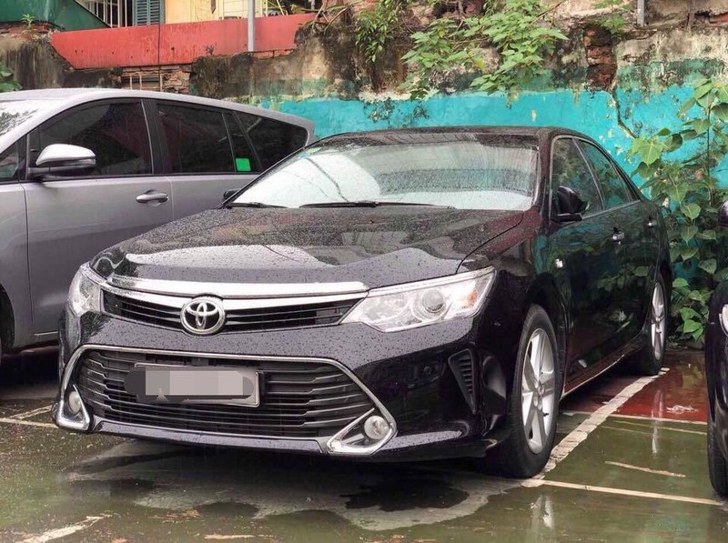 Chiếc Toyota Camry 2.5Q sản xuất năm 2017, đăng ký năm 2017 siêu lướt 18.000km giá 1,2 tỷ đồng. 