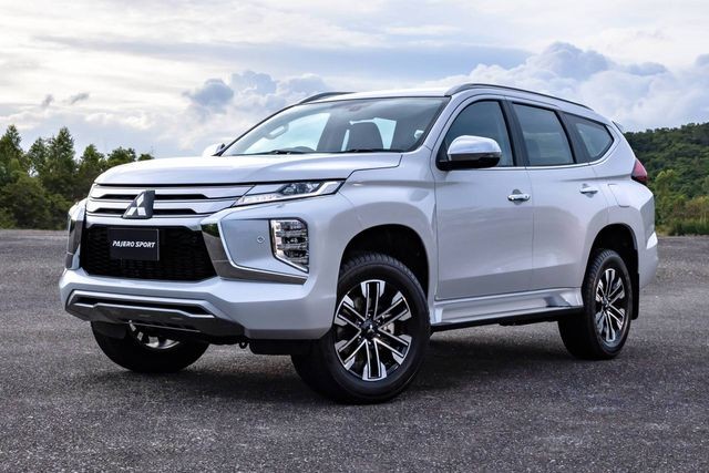 Máy móc không thay đổi, Mitsubishi Pajero Sport phiên bản 2020 chỉ cải tiến mẫu mã và nội thất