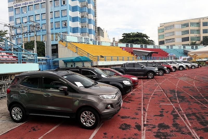 Ban tổ chức Hội chợ Oto.com.vn lần 3 đã ưu tiên bố trí đường lái thử ở vòng ngoài, chiếm gần 1/2 đường cong của sân vận động Ban tổ chức Hội chợ Oto.com.vn lần 3 đã ưu tiên bố trí đường lái thử ở vòng ngoài, chiếm gần 1/2 đường cong của sân vận động