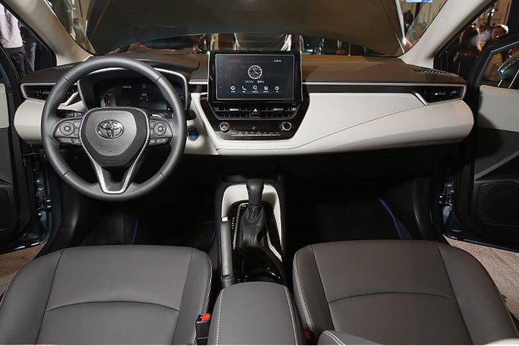 Không gian nội thất của Toyota Corolla Altis 2019 có thiết kế tối giản, tập trung vào người lái Không gian nội thất của Toyota Corolla Altis 2019 có thiết kế tối giản, tập trung vào người lái