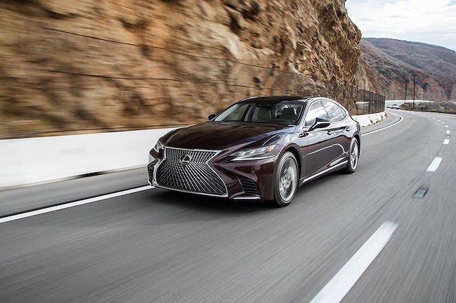 Lexus LS500 bị triệu hồi do lỗi ở lốp run-flat. Ảnh: Motortrend
