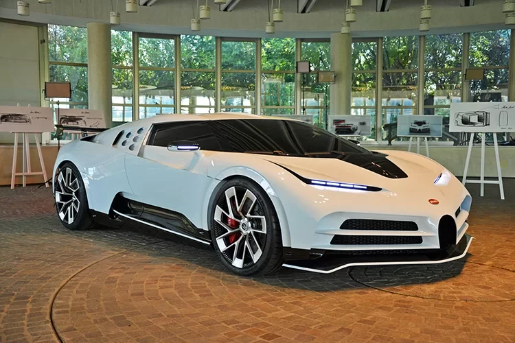 Bugatti Centodieci ra mắt ở Pebble Beach Concours d'Elegance. Ảnh: Autoblog
