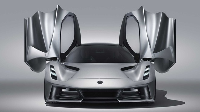 Thiết kế với cửa mở lên trên của Evija