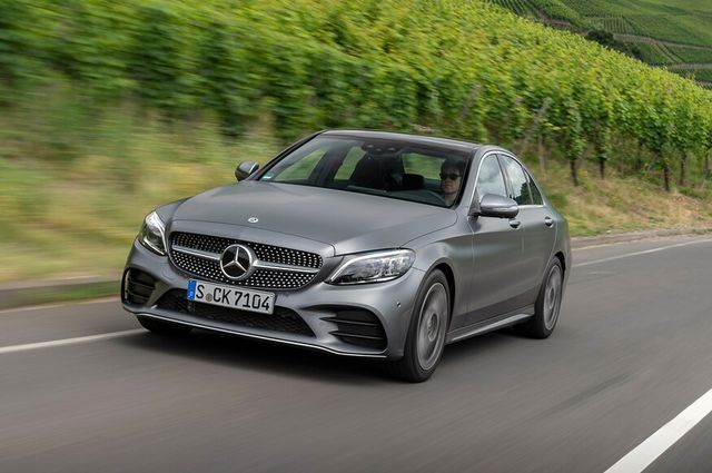 Triệu hồi 28.400 chiếc Mercedes-Benz C-Class vì nguy cơ văng ắc-quy khỏi vị trí trong khoang động cơ