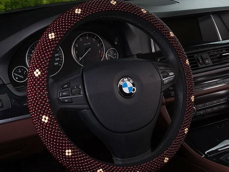 Không nên dùng ốp vô lăng loại rườm rà hoặc trơn trượt. Ảnh BD Không nên dùng ốp vô lăng loại rườm rà hoặc trơn trượt. Ảnh BD