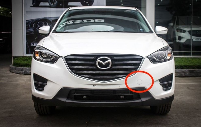 Lỗ móc cáp cứu hộ trên ôtô. Ảnh BD