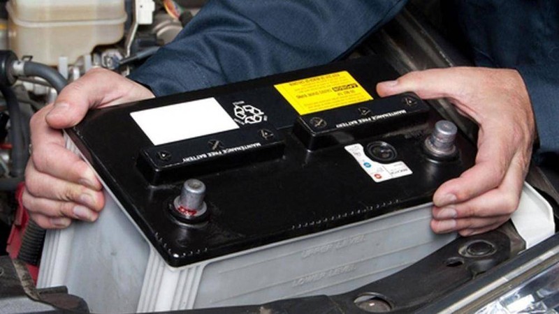 Một chiếc bình ắc quy thường có thời gian sử dụng khoảng 4 năm Một chiếc bình ắc quy thường có thời gian sử dụng khoảng 4 năm