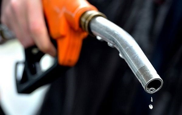 Xe sử dụng máy xăng vận hành êm ái, dễ chịu hơn xe máy dầu. Ảnh BD Xe sử dụng máy xăng vận hành êm ái, dễ chịu hơn xe máy dầu. Ảnh BD