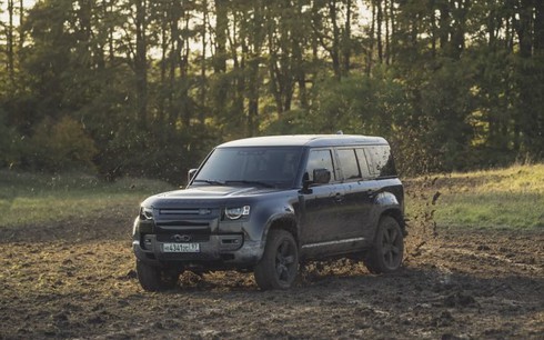 Land Rover Defender 2020 sẽ góp mặt trong phim James Bond.