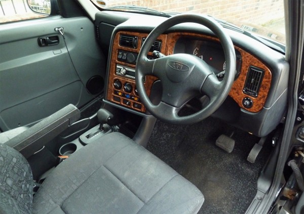 Một trong những điểm đặc trưng của TX4 là hàng ghế đầu chỉ có một ghế. Ảnh:BHP Motorsport Một trong những điểm đặc trưng của TX4 là hàng ghế đầu chỉ có một ghế. Ảnh:BHP Motorsport