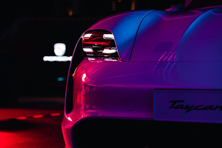 Đèn chiếu sáng thiết kế mới trên Porsche Taycan
