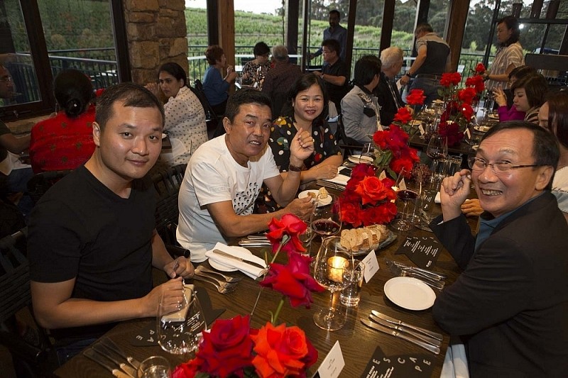 Bữa tối tại nhà hàng Vasse Felix bởi Bếp trưởng Brendan Pratt Bữa tối tại nhà hàng Vasse Felix bởi Bếp trưởng Brendan Pratt