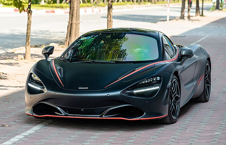 Một mẫu McLaren 720S Launch Edition lăn bánh tại Việt Nam. Ảnh: Minh Quân

