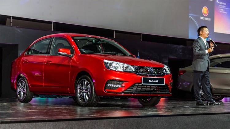 Li giới thiệu mẫu Saga phiên bản nâng cấp hồi tháng 8 vừa qua. Ảnh: Paultan Li giới thiệu mẫu Saga phiên bản nâng cấp hồi tháng 8 vừa qua. Ảnh: Paultan