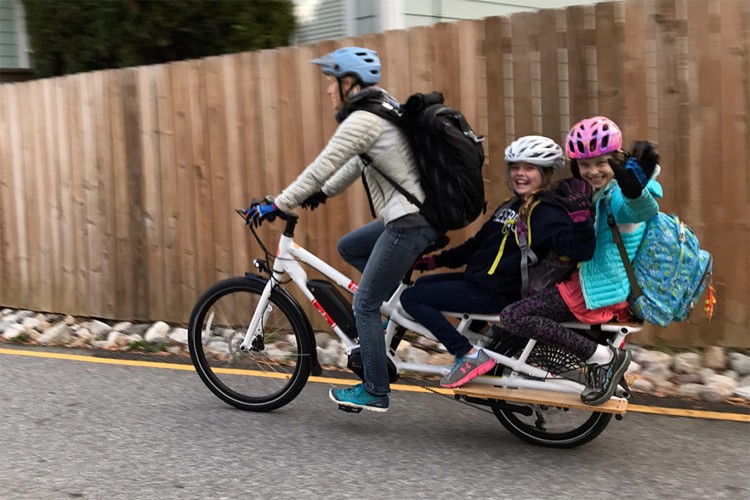 Xe đạp điện có thể tùy chỉnh, sử dụng linh hoạt, kể cả chở người hay hàng hóa. Ảnh: BikeRumor