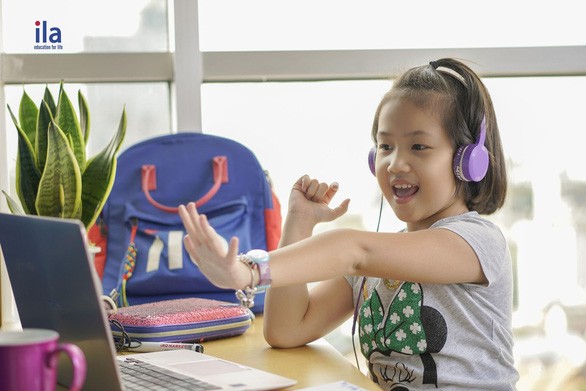 Lớp học trực tuyến là một trong những giải pháp giáo dục hiệu quả cho trẻ trong mùa dịch bệnh. Ảnh: báo Tuổi Trẻ Lớp học trực tuyến là một trong những giải pháp giáo dục hiệu quả cho trẻ trong mùa dịch bệnh. Ảnh: báo Tuổi Trẻ