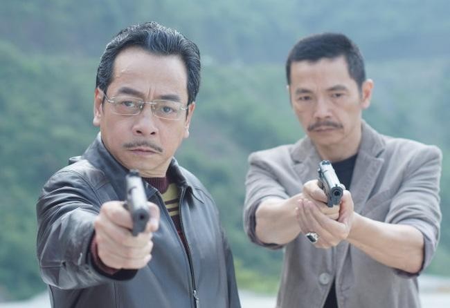 Cố NSND Hoàng Dũng và NSƯ T Trung Anh là những diễn viên kịch tham gia đóng phim truyền hình "Người phán xử". Cố NSND Hoàng Dũng và NSƯ T Trung Anh là những diễn viên kịch tham gia đóng phim truyền hình "Người phán xử".