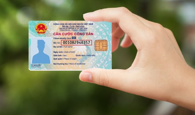 Việc chuyển sang sử dụng Căn cước Công dân gắn chip là một tiền đề thuận lợi cho người dân, doanh nghiệp và cơ quan nhà nước trong mọi công việc về chuyển đổi số. Việc chuyển sang sử dụng Căn cước Công dân gắn chip là một tiền đề thuận lợi cho người dân, doanh nghiệp và cơ quan nhà nước trong mọi công việc về chuyển đổi số.