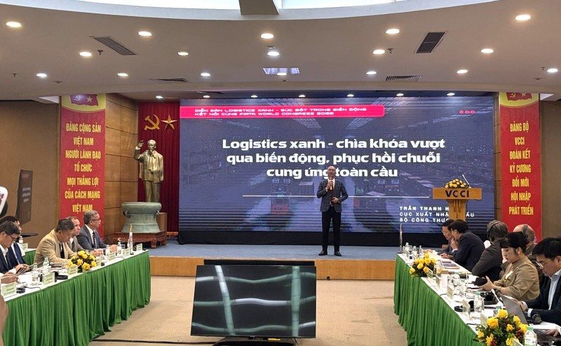 Ông Trần Thanh Hải – Phó Cục trưởng Cục Xuất nhập khẩu, Bộ Công Thương trình bày về chủ đề logistics xanh - chìa khóa vượt qua biến động, phục hồi chuỗi cung ứng toàn cầu (Ảnh: Bảo Trâm). ongtth.jpg