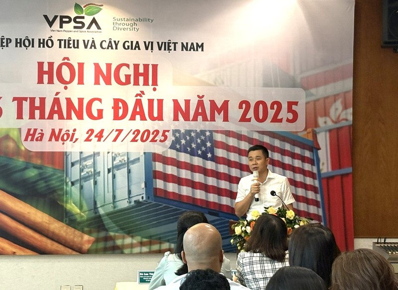 Ông Nguyễn Văn Hùng - Phó Chủ tịch Hiệp hội hồ tiêu và cây gia vị Việt Nam đưa ra 3 kịch bản xuất khẩu của hồ tiêu Việt Nam khi Mỹ áp dụng thuế quan mới. Ảnh: Bảo Trâm. hotieu1.jpg