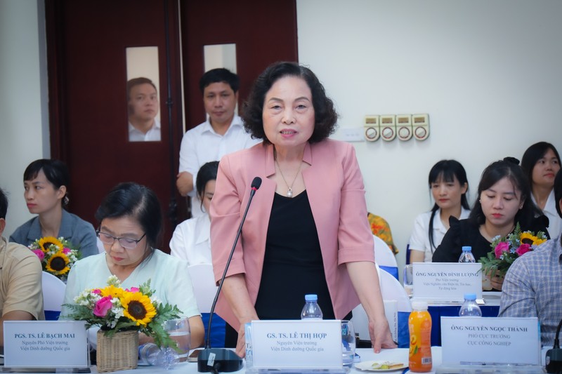 GS.TS Lê Thị Hợp, Chủ tịch Hội Nữ trí thức Việt Nam, nguyên Viện trưởng Viện Dinh dưỡng Quốc gia phát biểu ý kiến tại Hội thảo. 0X8A3253.jpg