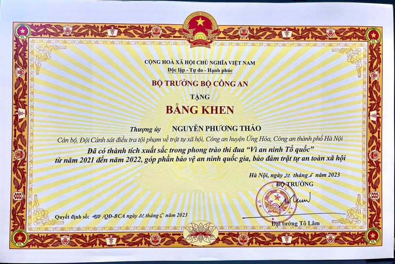 Chiến sĩ công an Nguyễn Phương Thảo được nhận Bằng khen của Bộ trưởng Bộ Công an năm 2023 do có thành tích xuất sắc trong phong trào thi đua "Vì an ninh Tổ quốc" từ năm 2021-2022, góp phần bảo vệ an ninh quốc gia, bảo đảm trật tự an toàn xã hội. CA1.jpg