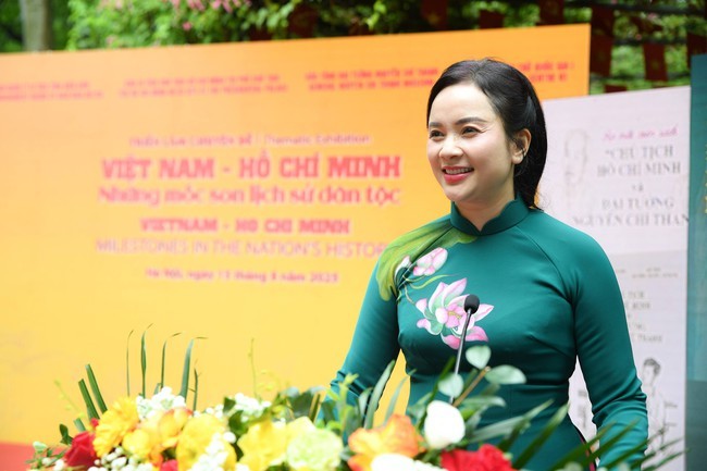 Bà Lê Thị Phượng, Giám đốc Khu Di tích Chủ tịch Hồ Chí Minh tại Phủ Chủ tịch phát biểu tại buổi lễ. Ảnh: Cổng thông tin điện tử Bộ Văn hóa, Thể thao và Du lịch. baLeThiPhuong.jpg