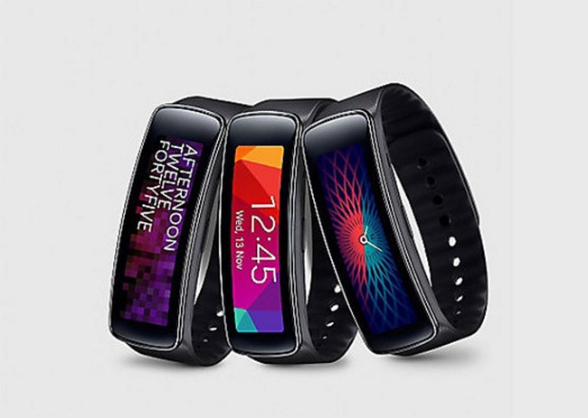 Gear Fit là đồng hồ thông minh hỗ trợ người dùng kiểm tra sức khỏe