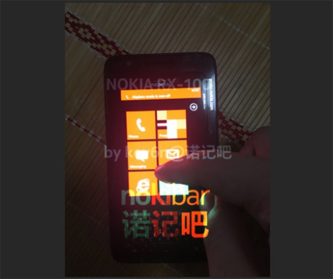 Lộ diện điện thoại Nokia chạy Windows Phone với bàn phím cứng ảnh 3 Lộ diện điện thoại Nokia chạy Windows Phone với bàn phím cứng ảnh 3