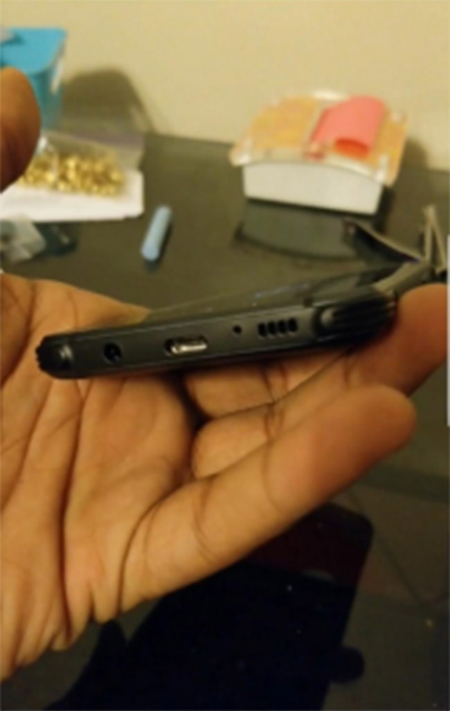 Galaxy S8 Active lộ ảnh “sống” ảnh 3 Galaxy S8 Active lộ ảnh “sống” ảnh 3