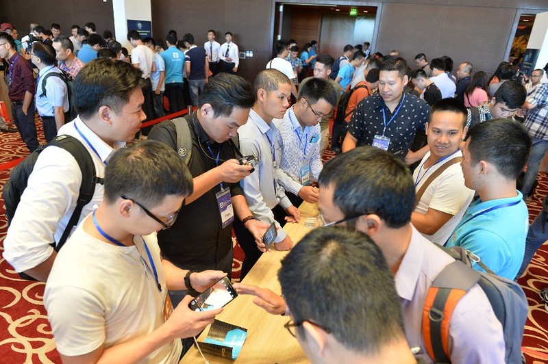 CEO Nguyễn Tử Quảng: Bphone 2017 giá 9.789.000 đồng, mở bán từ 19/8 tới ảnh 3