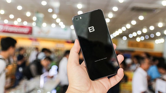 Người yêu công nghệ háo hức trải nghiệm Bphone tại Thế Giới Di Động ảnh 2 Người yêu công nghệ háo hức trải nghiệm Bphone tại Thế Giới Di Động ảnh 2