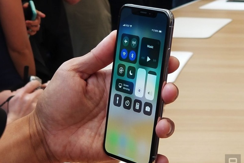 iPhone X sẽ được lên kệ vào ngày 3/11 (ảnh: Engadget)