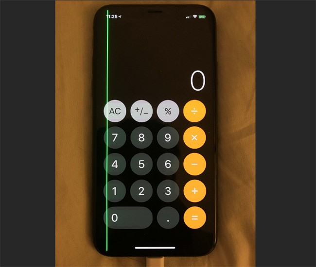 Một số iPhone X đang bị lỗi sọc màn (ảnh: Phone Arena)