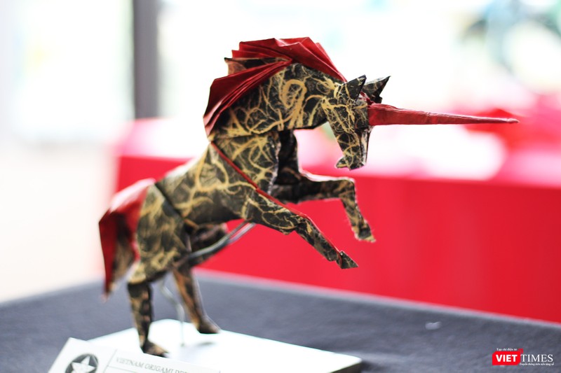 Chiêm ngưỡng các tác phẩm gấp giấy qua đôi bàn tay tài hoa của nghệ nhân Việt Nam ảnh 4