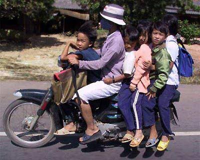 Cười đau bụng với "Người vận chuyển" phiên bản Việt Nam ảnh 16