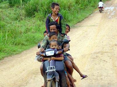 Cười đau bụng với "Người vận chuyển" phiên bản Việt Nam ảnh 17