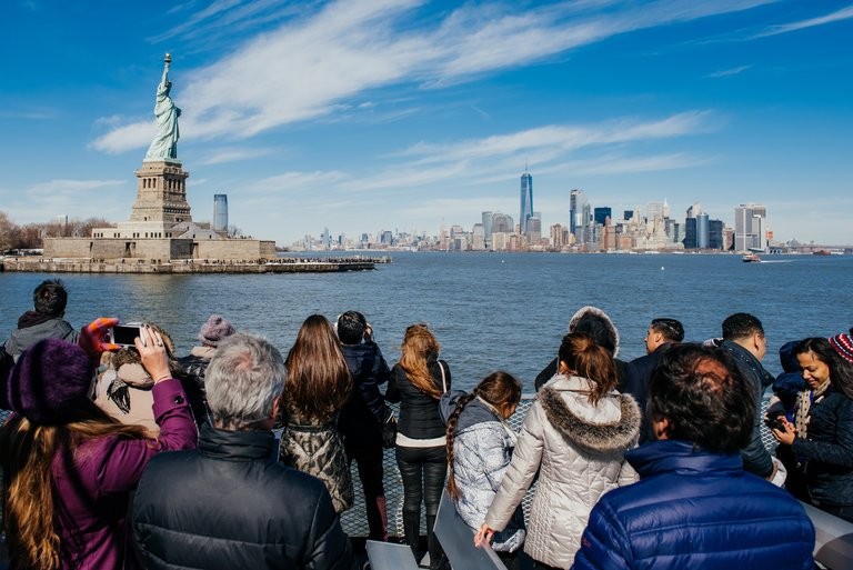 Những người muốn nhập cảnh Mỹ sẽ phải khai báo nhiều thông tin cá nhân hơn (ảnh: New York Times)