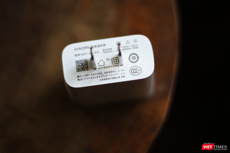 Củ sạc Mi 8 có chức năng sạc nhanh nhé các bạn. Sạc đầy Mi 8 trong khoảng 70 phút. Củ sạc Mi 8 có chức năng sạc nhanh nhé các bạn. Sạc đầy Mi 8 trong khoảng 70 phút.